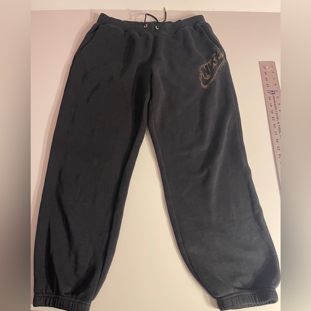 Nike Women’s Sportswear Club Fleece Pants/Joggers with glittering gold on logo